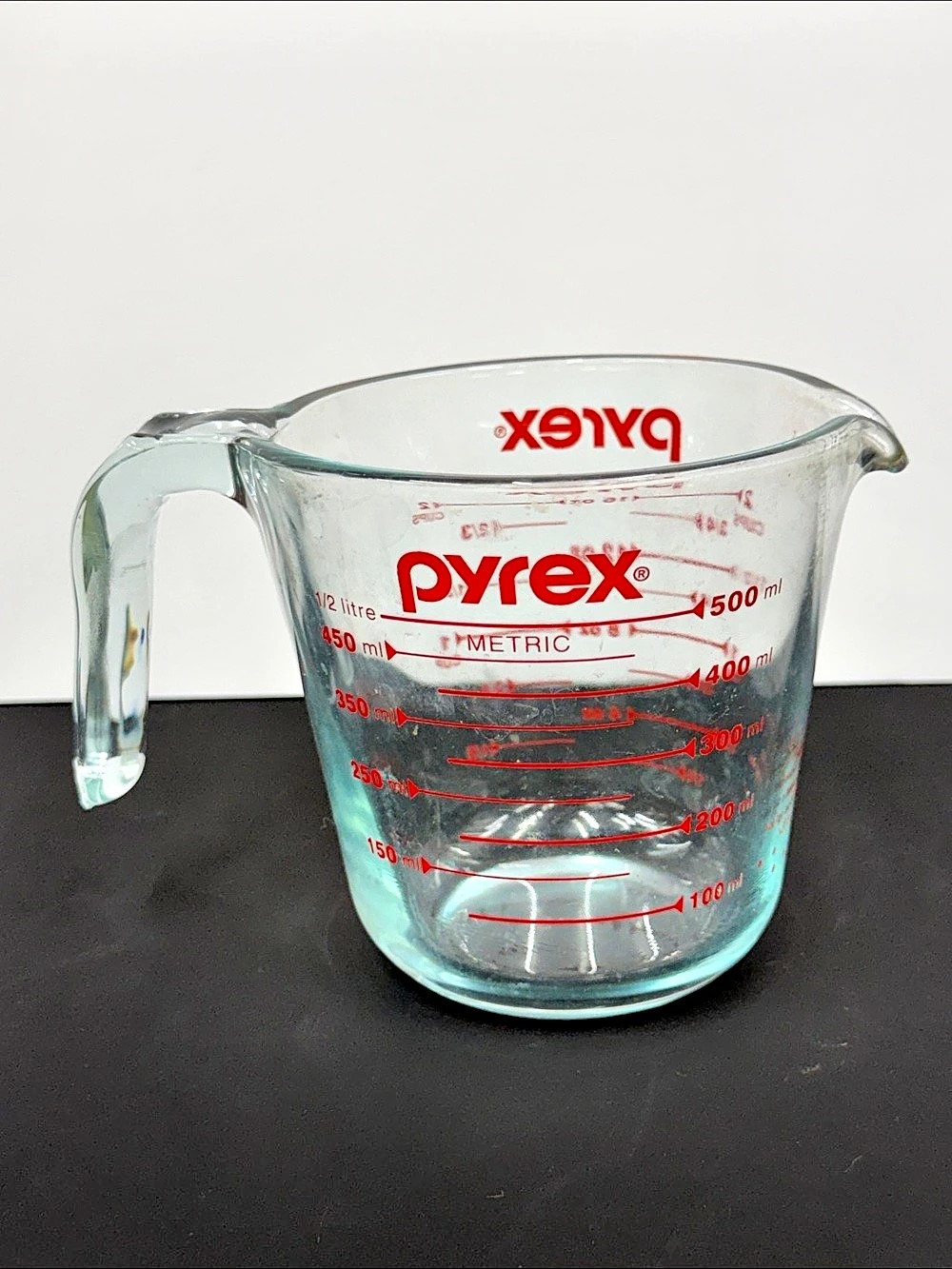 Vintage Pyrex 2 Cup 16 oz 500mL Glass Measuring Cup Red Lettering Made in USA